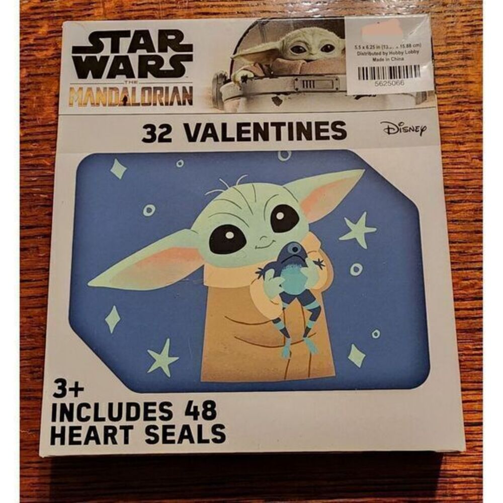 Star Wars The Mandalorian  32 Valentines With 32 Stickers + 48 Heart Seals‎